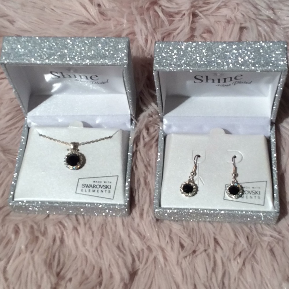 🖤💎NEW Swarovski Crystal Necklace and Earrings